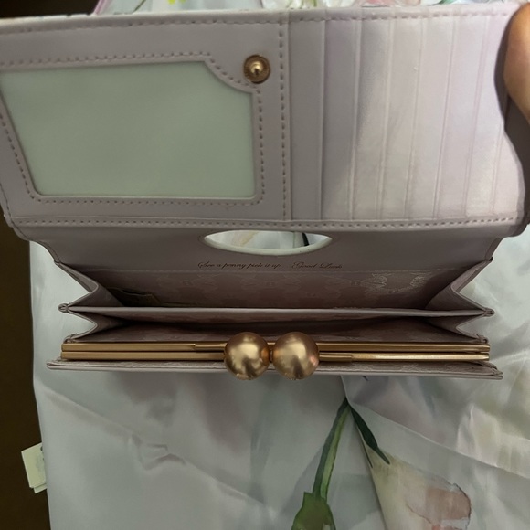 Ted baker’s clutches in 2 colours - Picture 6 of 6